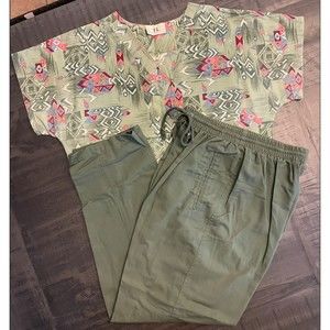 Scrubs Set - Southwest Print Short Sleeve Top and Bottoms - Green - Sz S/8